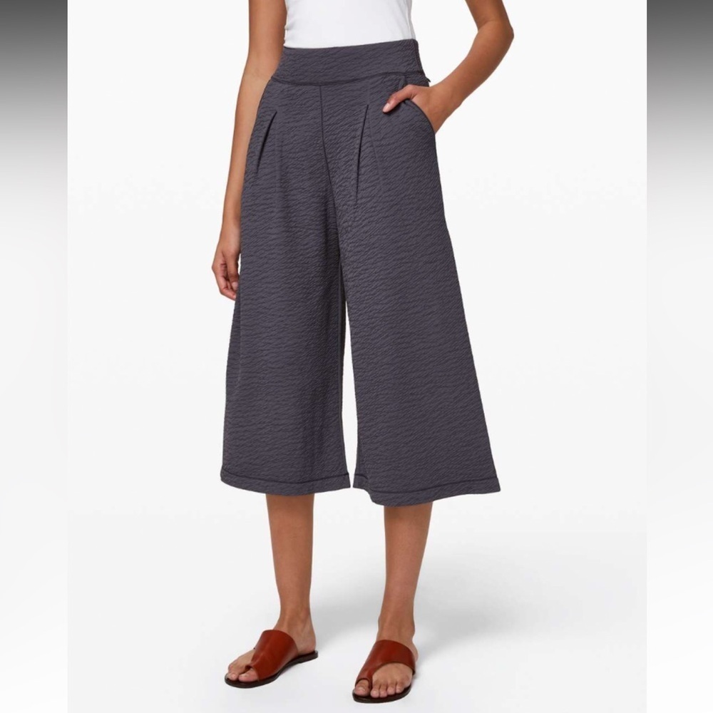 LULULEMON Can You Feel The Pleat Crop Moonwalk Size 4 - Picture 2 of 13